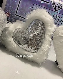 Kalpli peluş kırlent